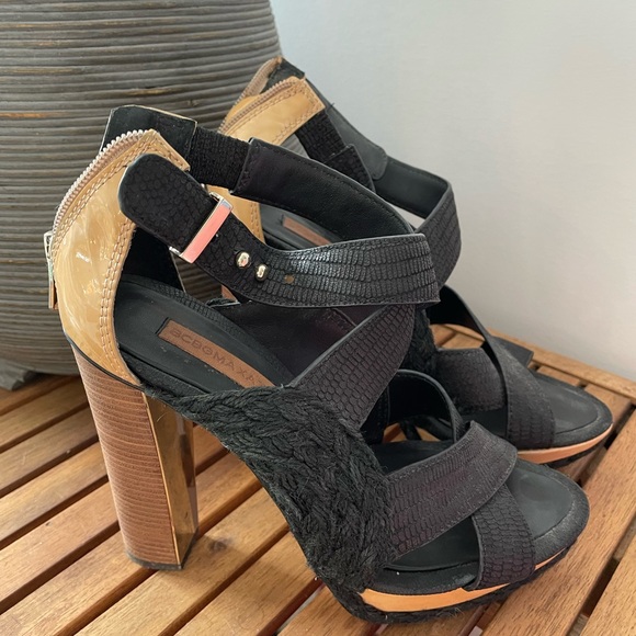 Amazing BCBG Max Azria sandal - Picture 3 of 3